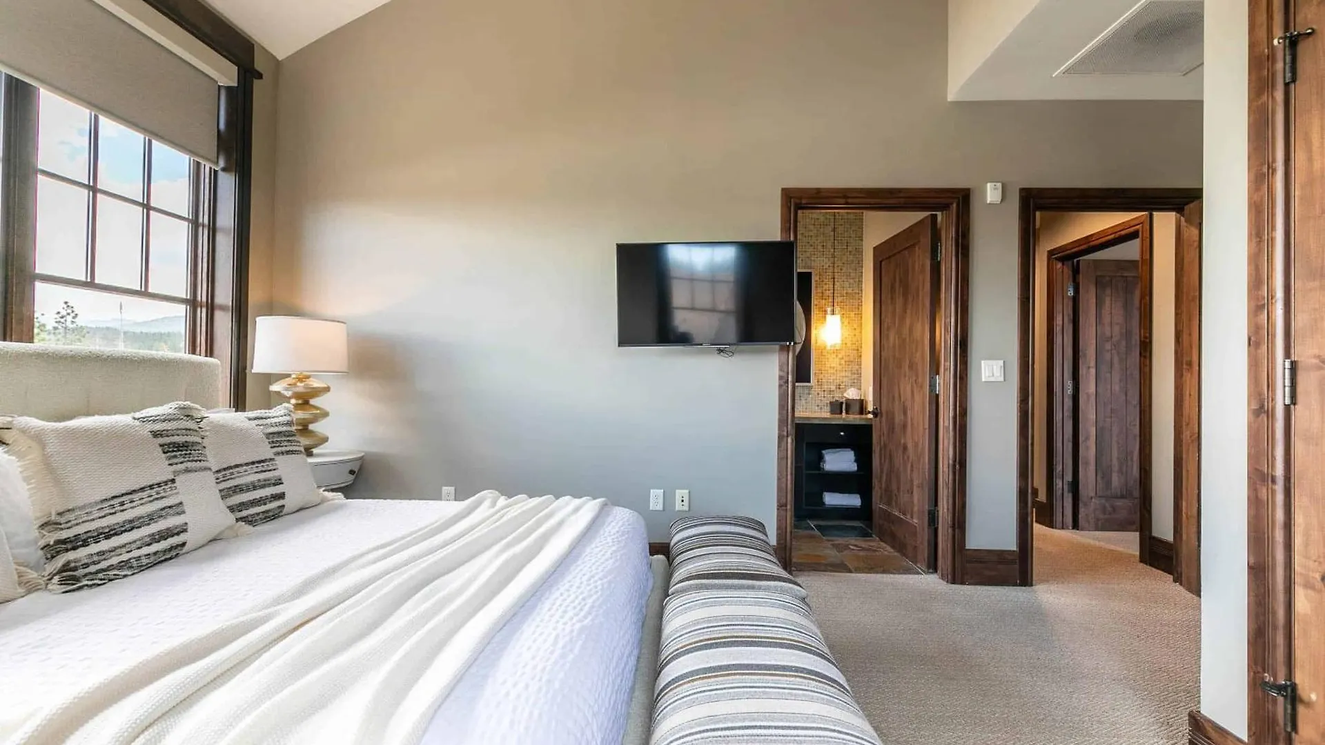 One Village Place 502 By East West Hospitality * Truckee