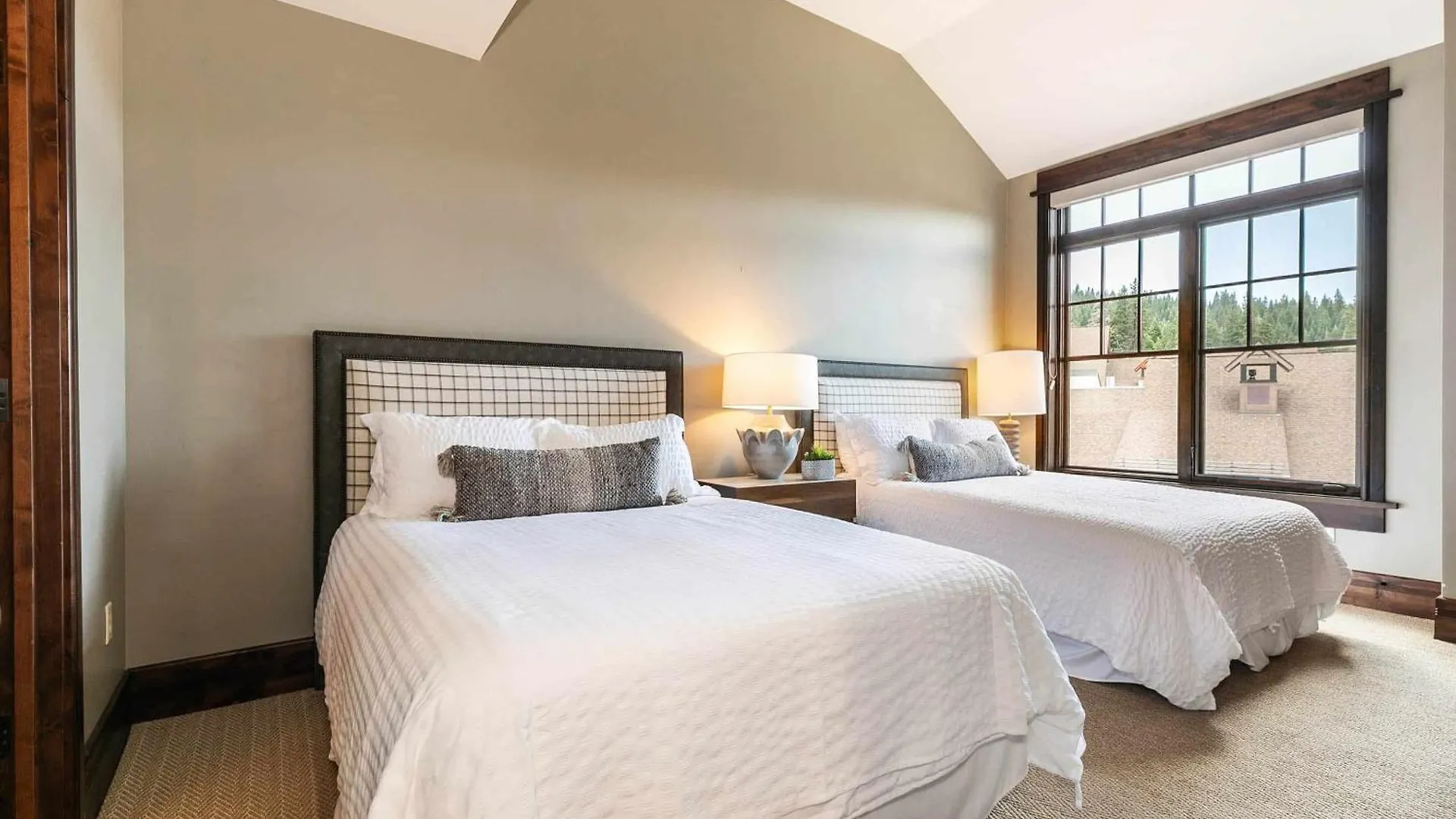 One Village Place 502 By East West Hospitality Apartment Truckee