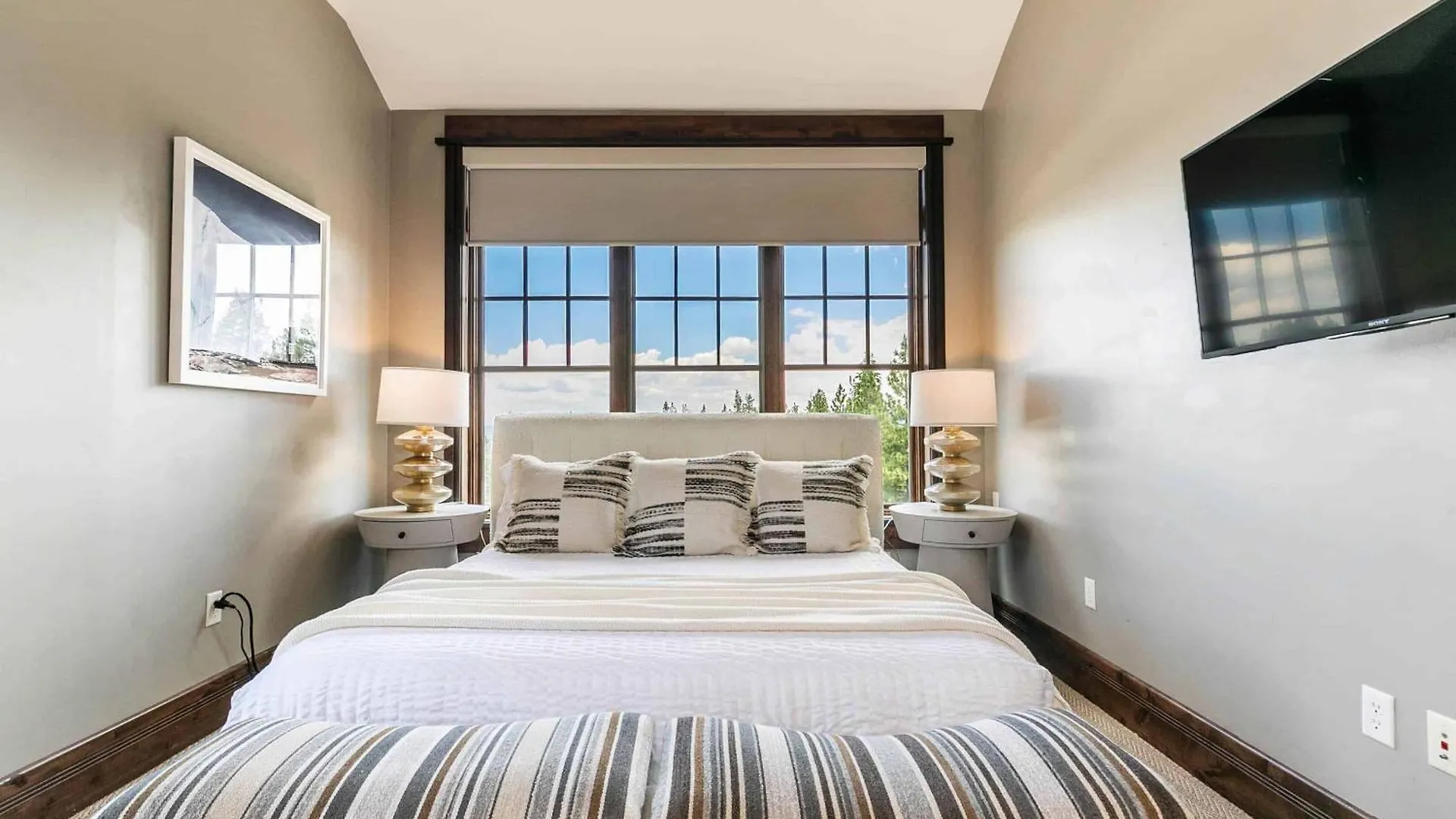 One Village Place 502 By East West Hospitality Truckee
