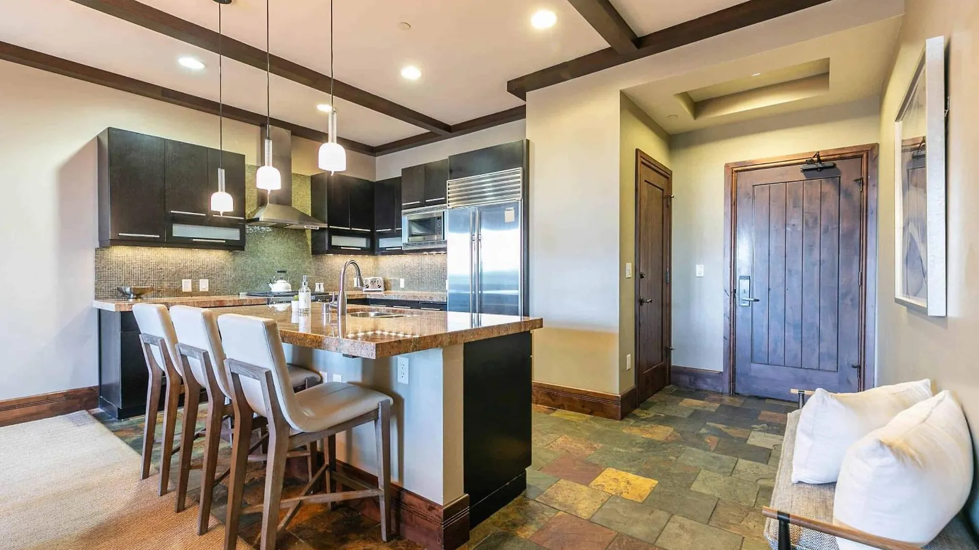 One Village Place 502 By East West Hospitality Apartment