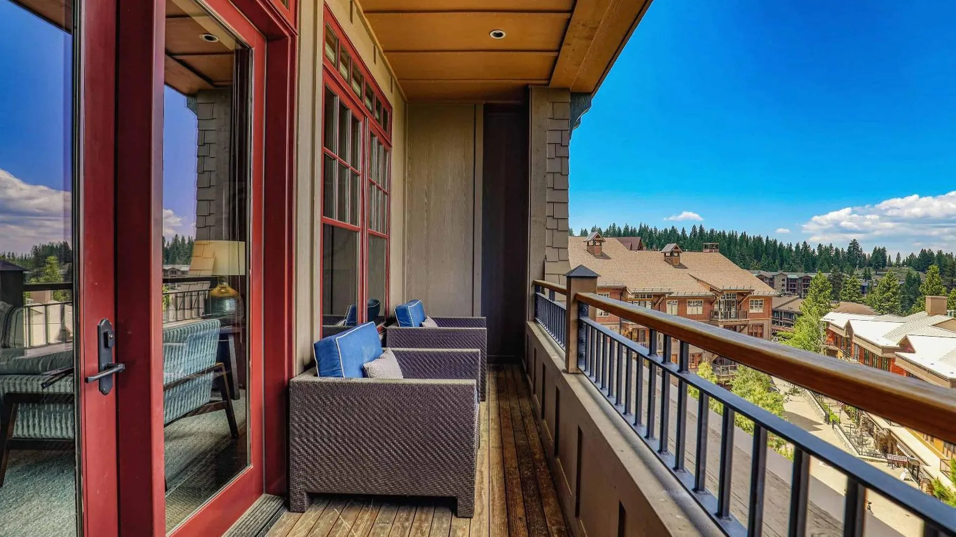 One Village Place 502 By East West Hospitality Apartment