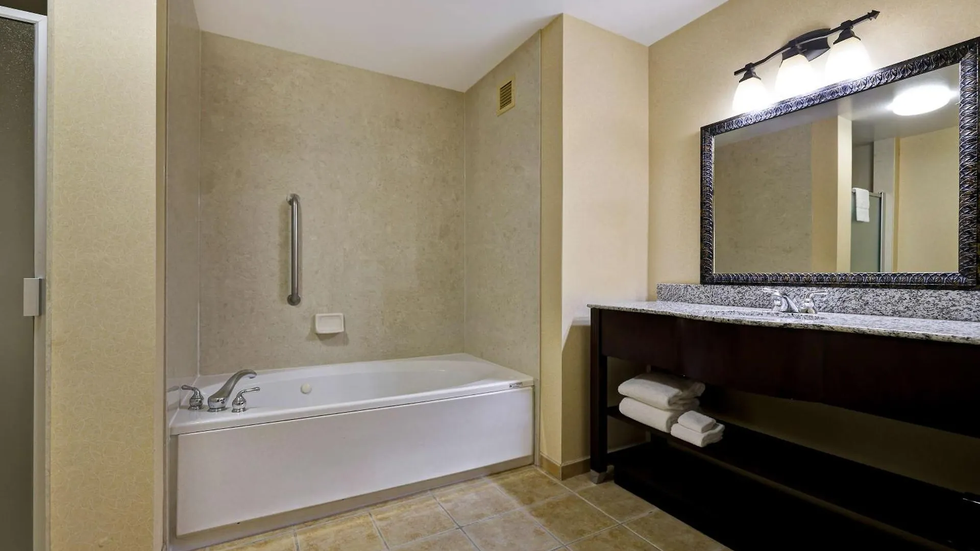 Hotel Martis Valley Lodge, Tapestry Collection By Hilton