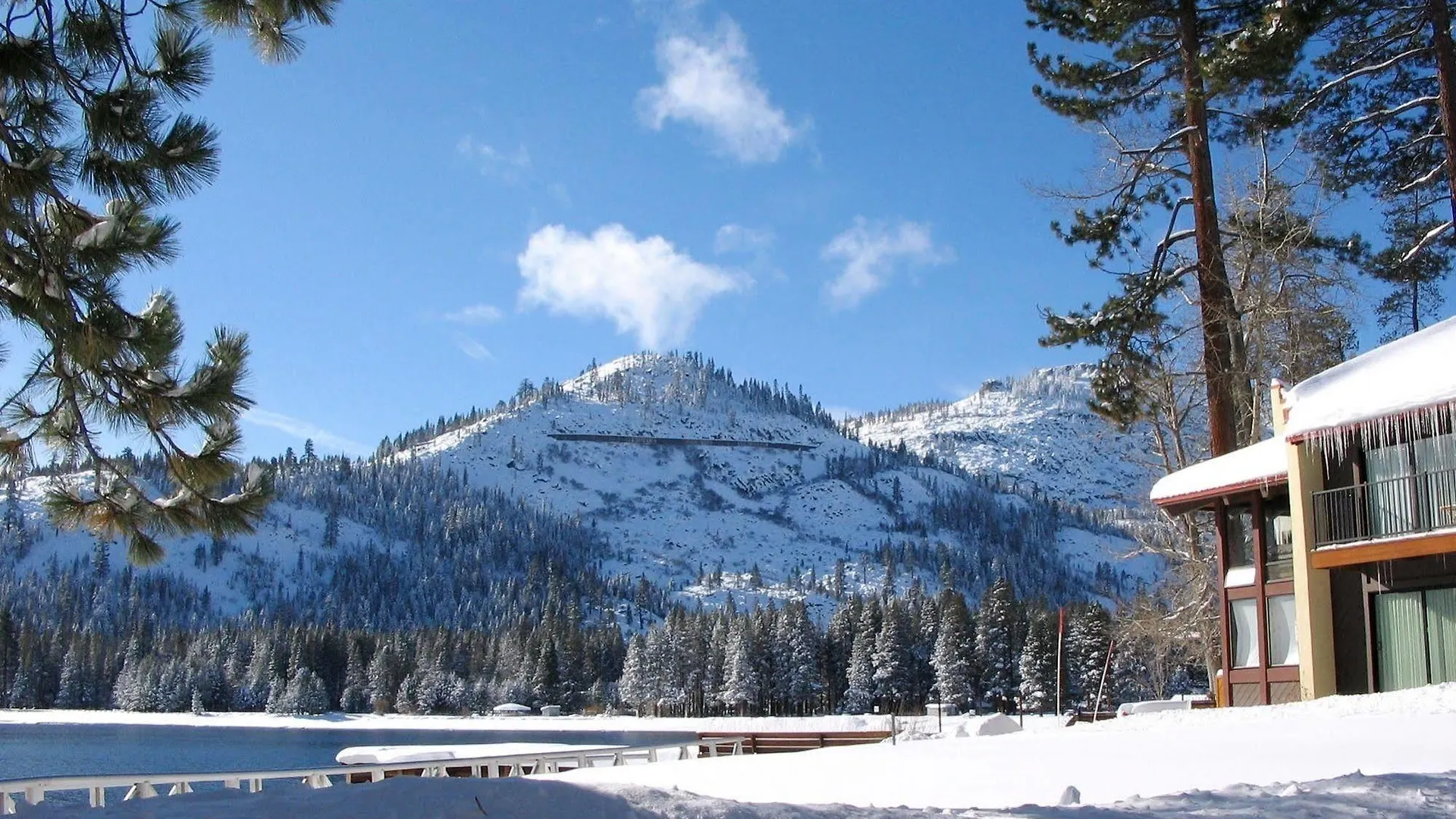 Hotel Donner Village 2*