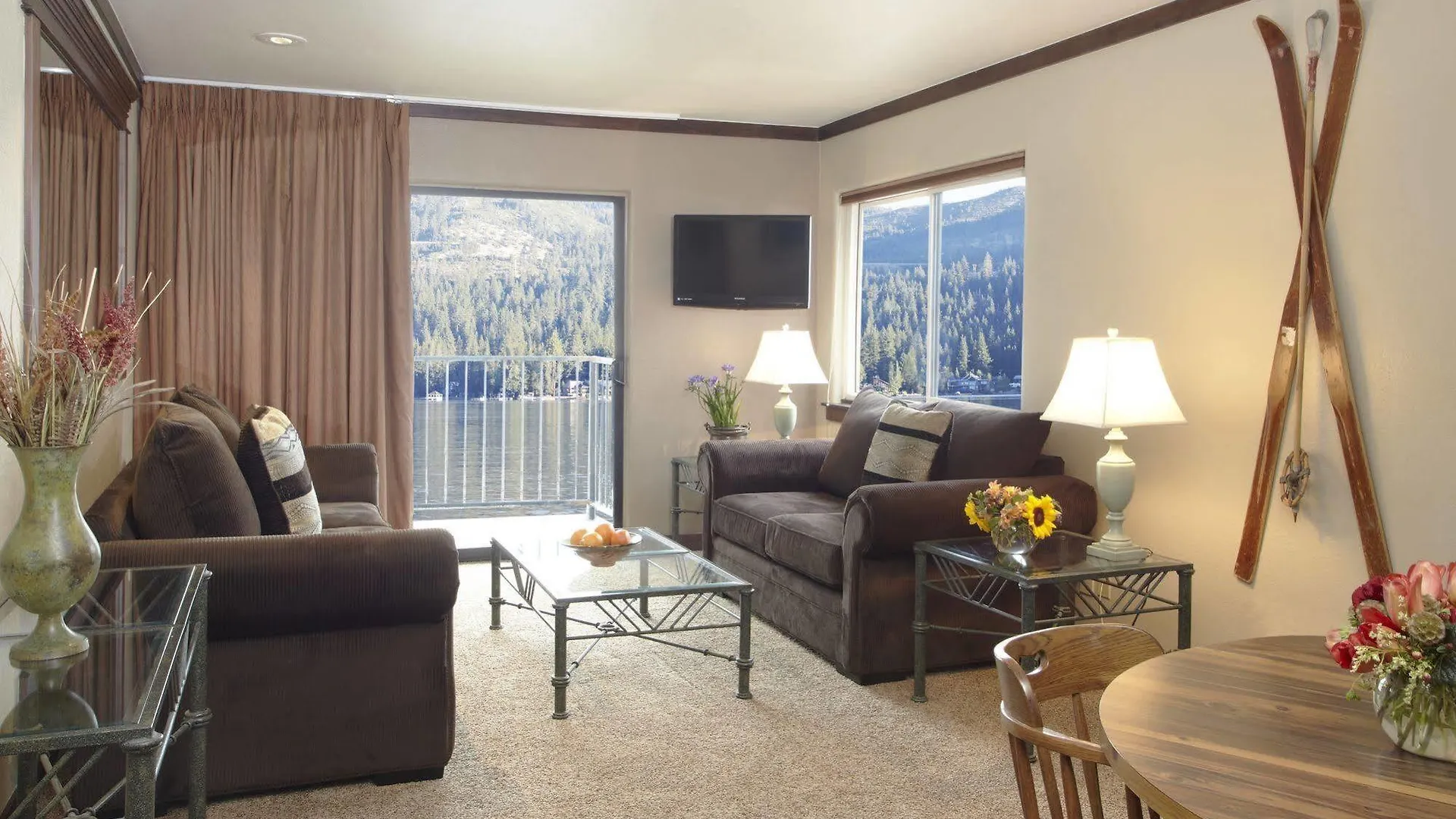 Hotel Donner Village