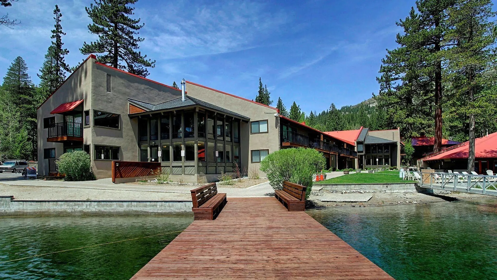 Donner Village Hotel 2*