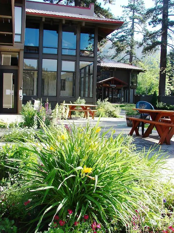 Donner Village Hotel 2*