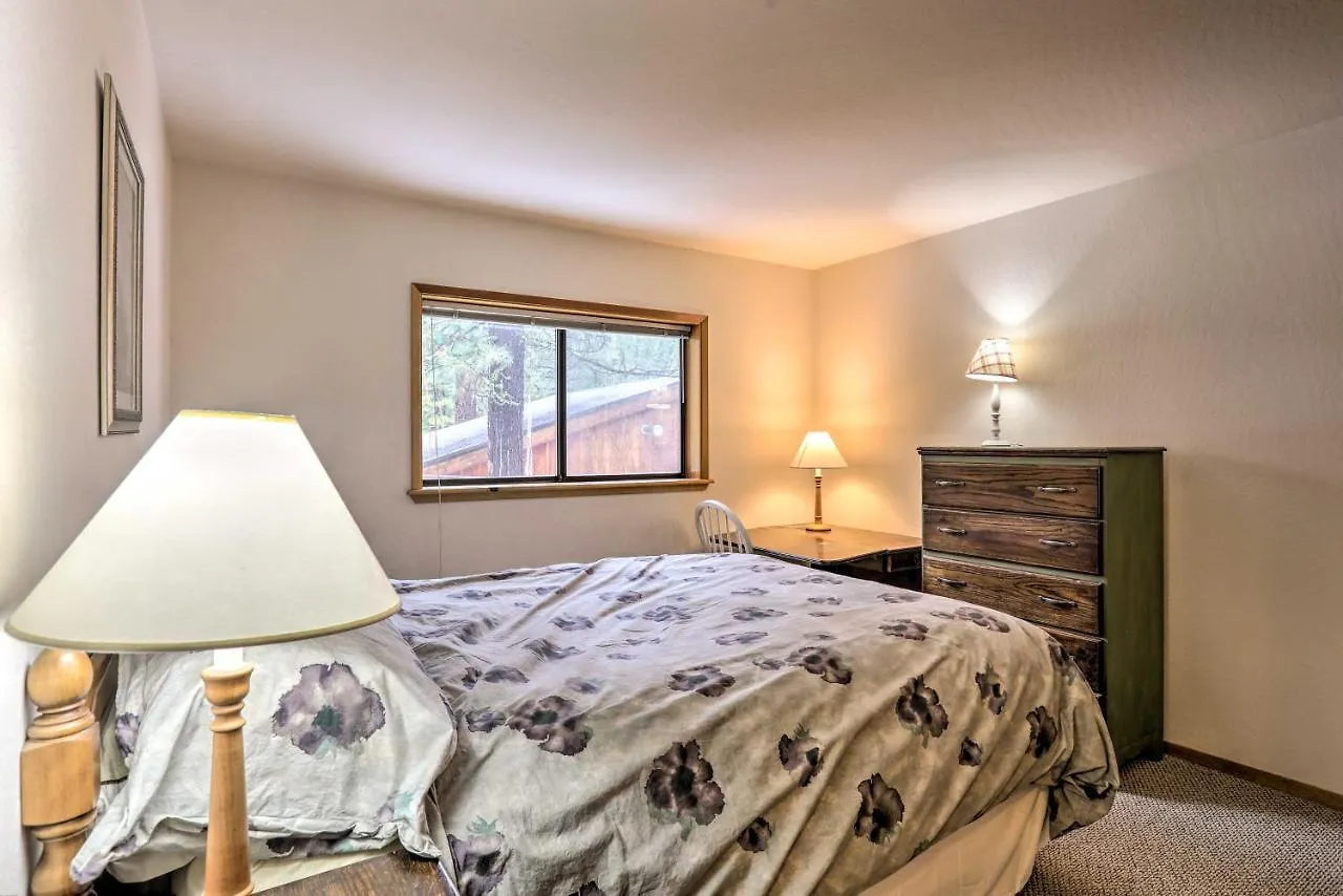 Semesterbostad Outdoorsy Retreat Less Than 2 Mi To Donner Lake! Truckee