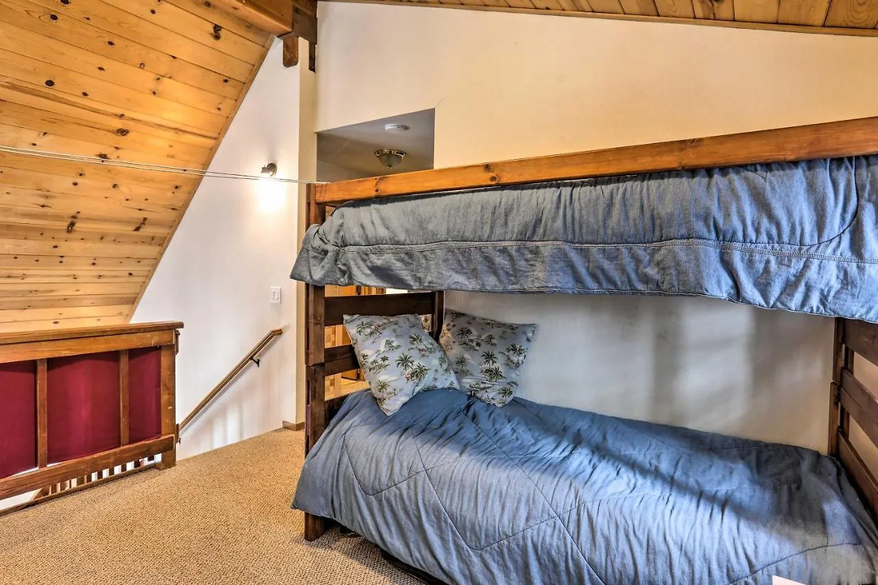 Semesterbostad Outdoorsy Retreat Less Than 2 Mi To Donner Lake! Truckee