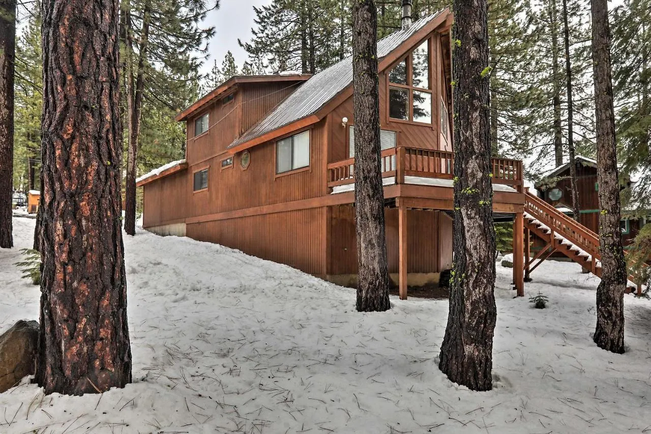 Outdoorsy Retreat Less Than 2 Mi To Donner Lake! Semesterbostad
